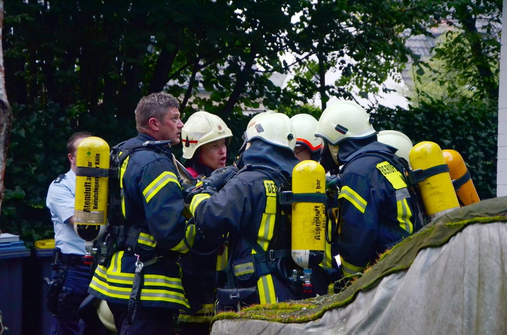 Feuer Einfamilienhaus Koeln Ostheim Saarbrueckerstr P21.JPG